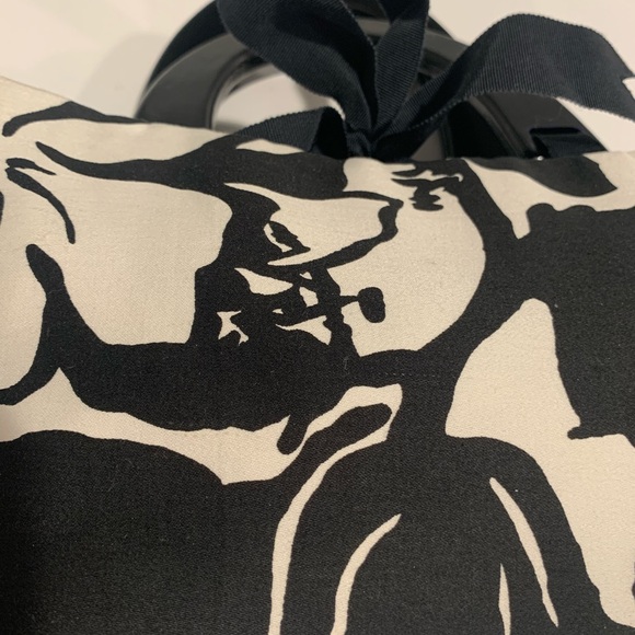 NWOT Never used! 
Beautiful bag 
Black/white design 
Black wooden handles. - Picture 7 of 11